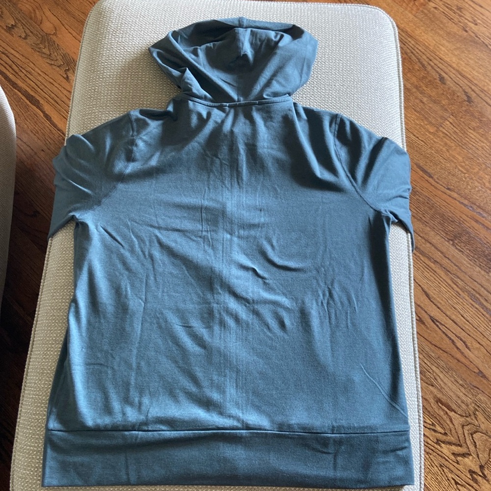 Vuori Halo Performance Hoodie 2.0, Size M. - Picture 4 of 8